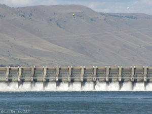 john_day_dam_spillway_2005